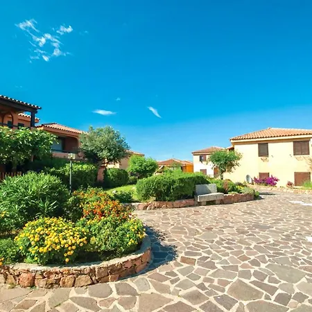 Hotel apartamentowy Isa-residence In Just 100 Mt From The Sea 3*