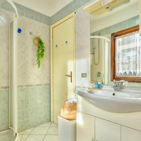 Hotel apartamentowy Isa-residence In Just 100 Mt From The Sea