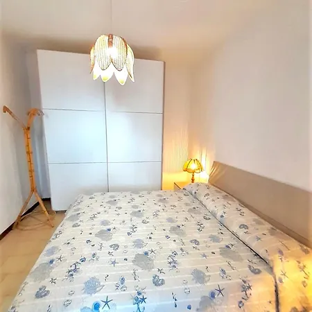 아파트호텔 Isa-residence In Just 100 Mt From The Sea 3*