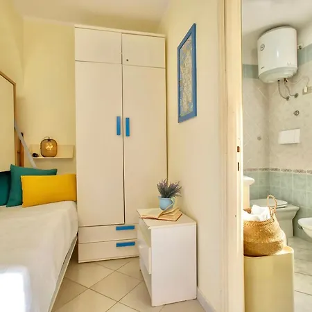 아파트호텔 Isa-residence In Just 100 Mt From The Sea 3*