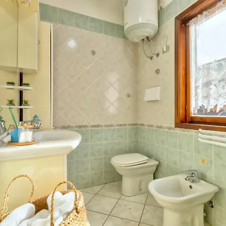 아파트호텔 Isa-residence In Just 100 Mt From The Sea 3*